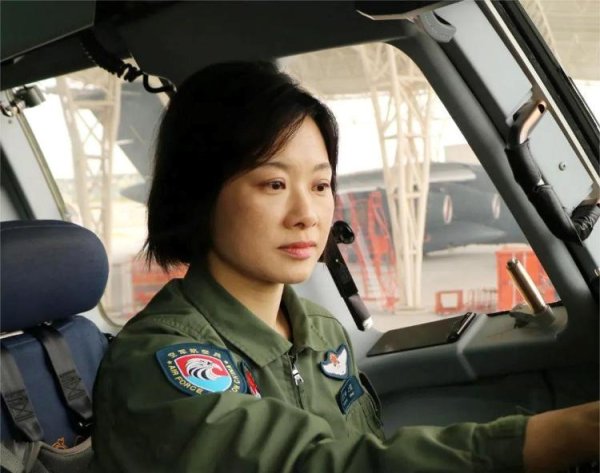 009配资 阅兵最帅女机长，是她！